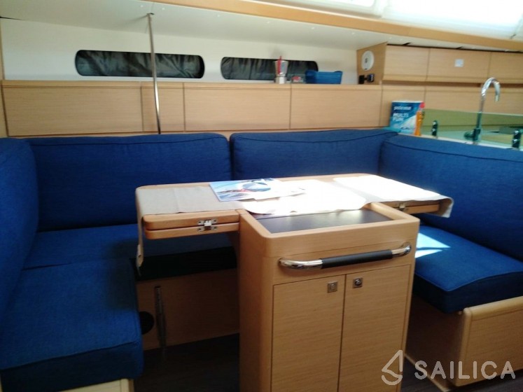 Sun Odyssey 419 - Yacht Charter Sailica