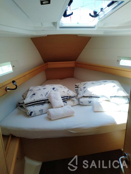 Sun Odyssey 419 - Yacht Charter Sailica