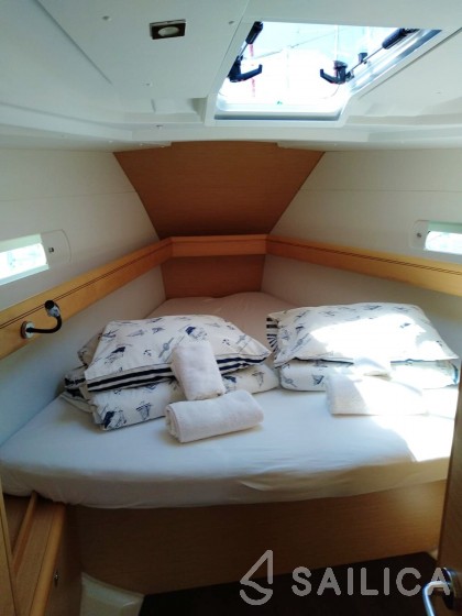 Sun Odyssey 419 - Yacht Charter Sailica