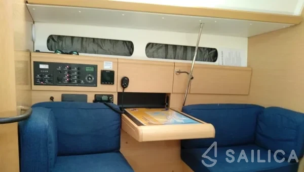 Sun Odyssey 419 - Yacht Charter Sailica