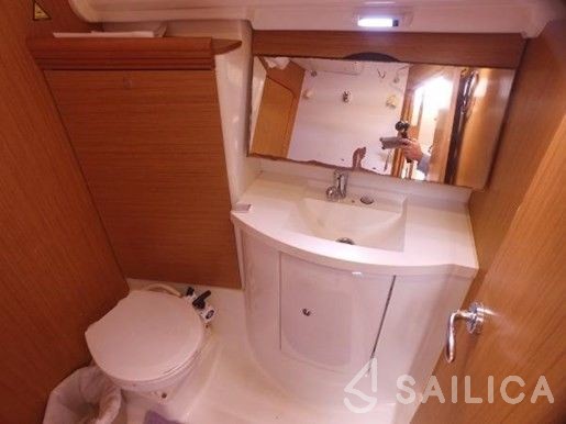 Sun Odyssey 42i - Yacht Charter Sailica