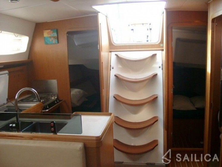 Sun Odyssey 42i - Yacht Charter Sailica