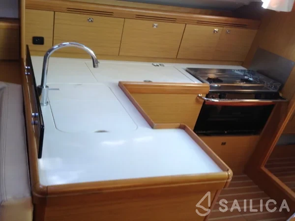 Sun Odyssey 42i - Yacht Charter Sailica