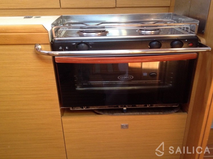 Sun Odyssey 42i - Yacht Charter Sailica