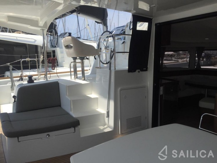 Lagoon 42 - Yacht Charter Sailica