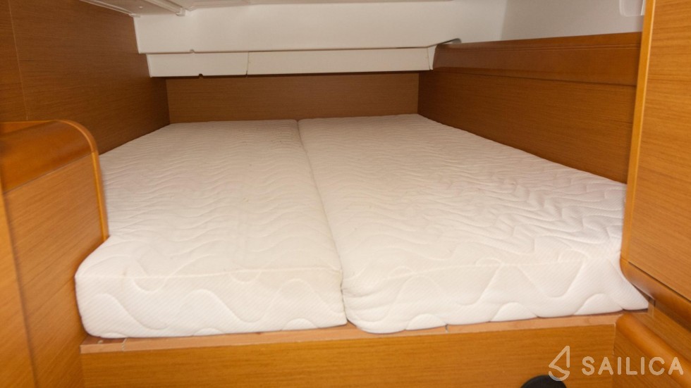 Sun Odyssey 439 - Yacht Charter Sailica