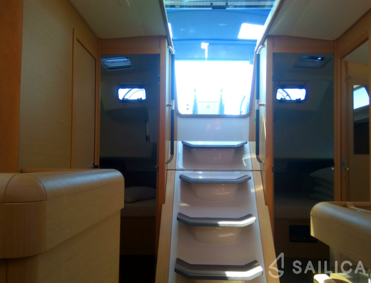 Sun Odyssey 519 - Yacht Charter Sailica