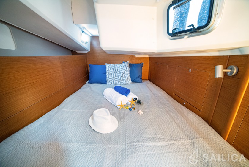 Sun Odyssey 410 - Yacht Charter Sailica