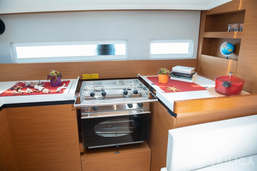 Sun Odyssey 410 - Yacht Charter Sailica