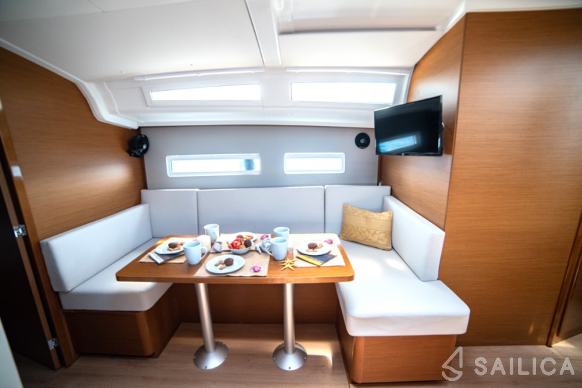 Sun Odyssey 410 - Yacht Charter Sailica