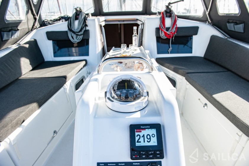 Sun Odyssey 410 - Yacht Charter Sailica