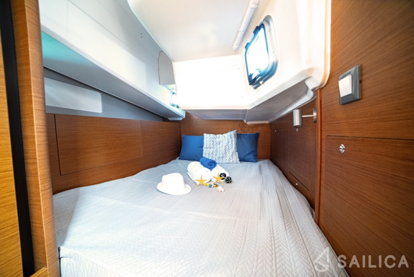 Sun Odyssey 410 - Yacht Charter Sailica