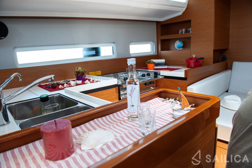 Sun Odyssey 410 - Yacht Charter Sailica