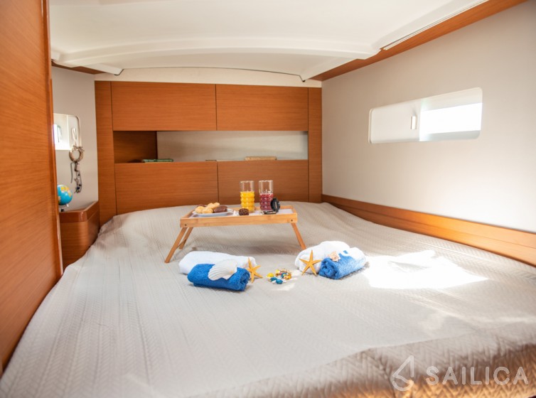 Sun Odyssey 410 - Yacht Charter Sailica