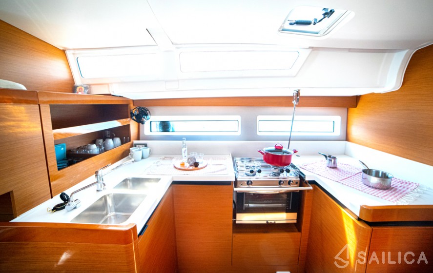 Sun Odyssey 490 - Yacht Charter Sailica