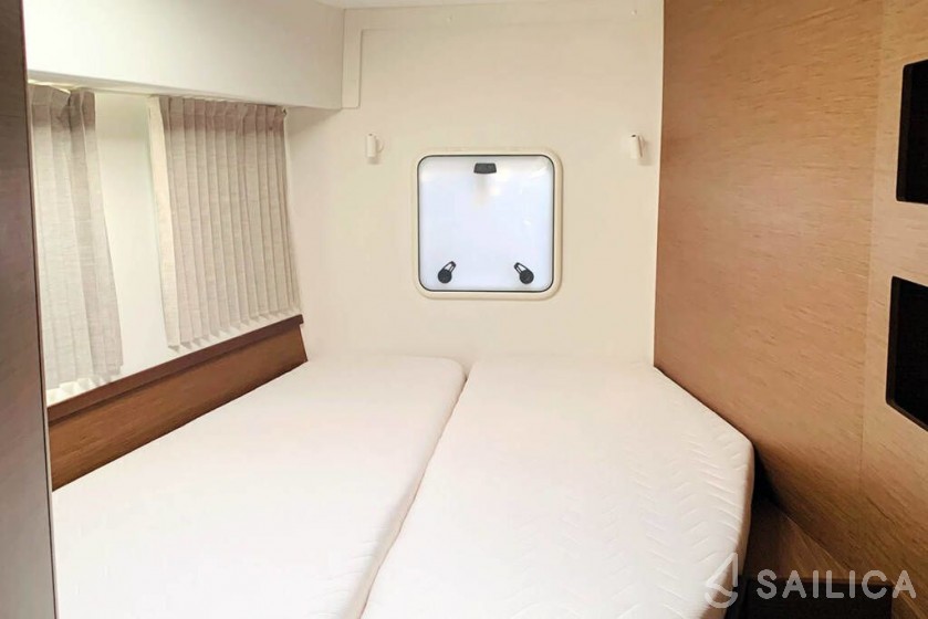 Lagoon 42 - Yacht Charter Sailica