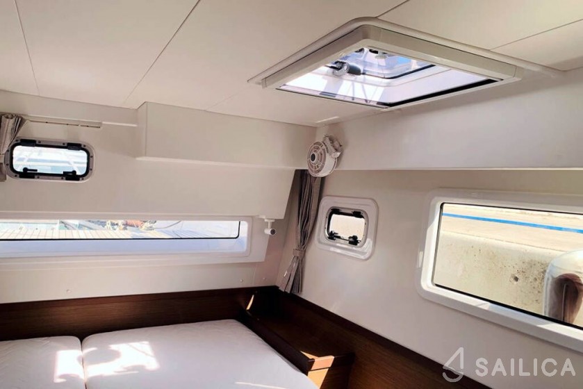 Lagoon 42 - Yacht Charter Sailica