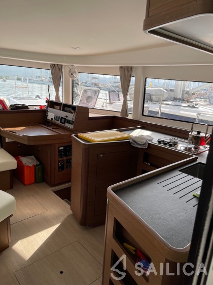 Lagoon 42 - Yacht Charter Sailica