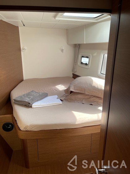 Lagoon 42 - Yacht Charter Sailica
