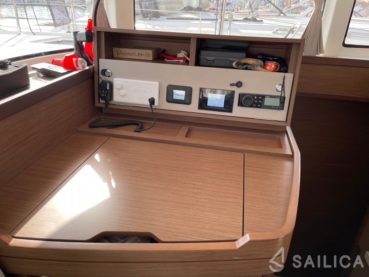 Lagoon 42 - Yacht Charter Sailica