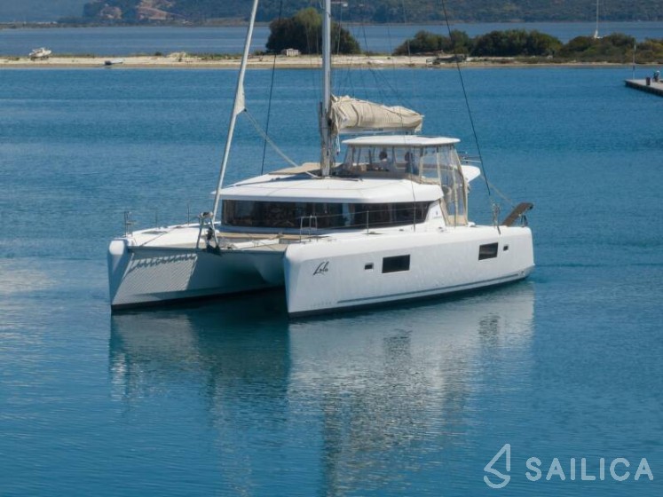 Lagoon 42 - Yacht Charter Sailica