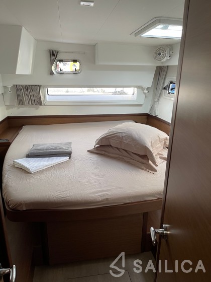 Lagoon 42 - Yacht Charter Sailica