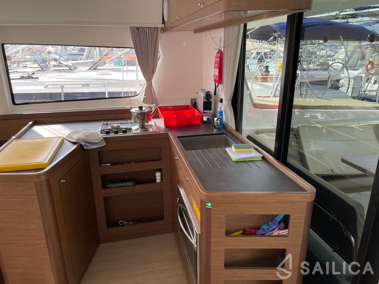 Lagoon 42 - Yacht Charter Sailica
