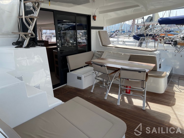 Lagoon 42 - Yacht Charter Sailica