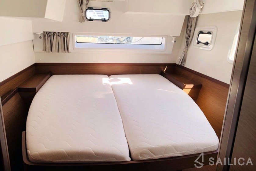 Lagoon 42 - Yacht Charter Sailica