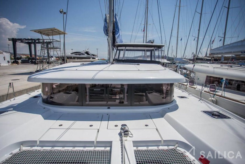 Lagoon 42 - Yacht Charter Sailica