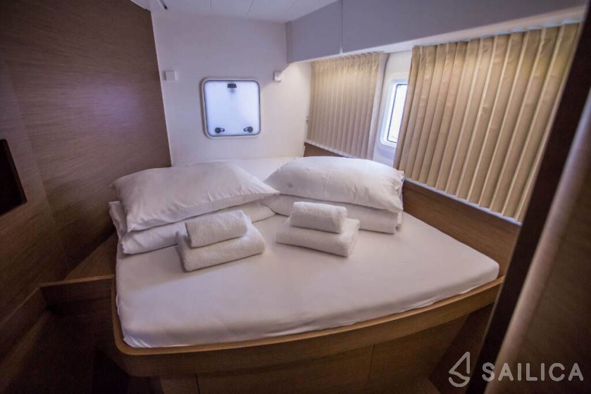 Lagoon 42 - Yacht Charter Sailica