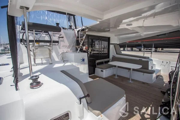 Lagoon 42 - Yacht Charter Sailica