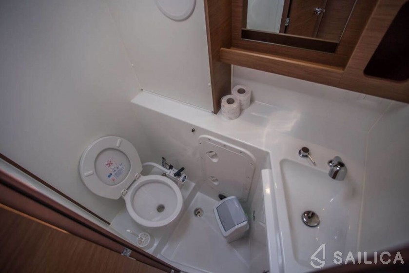 Lagoon 42 - Yacht Charter Sailica
