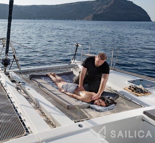 Lagoon 42 - Yacht Charter Sailica