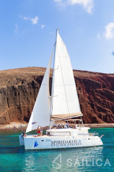Lagoon 450  Flybridge - Yacht Charter Sailica