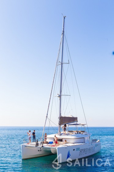 Lagoon 450  Flybridge - Yacht Charter Sailica