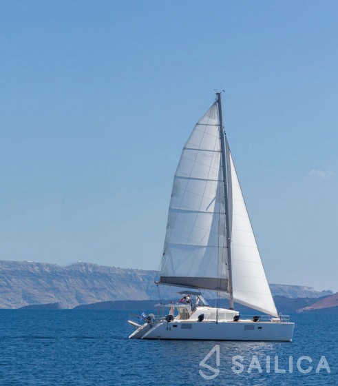Lagoon 450  Flybridge - Yacht Charter Sailica