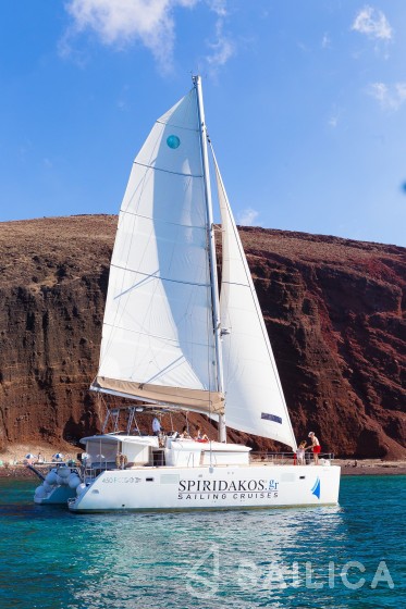 Lagoon 450  Flybridge - Yacht Charter Sailica