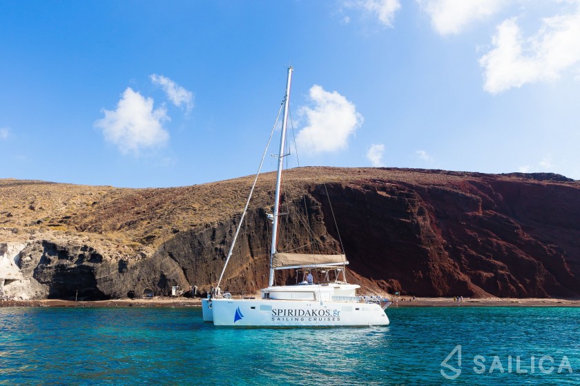 Lagoon 450  Flybridge - Yacht Charter Sailica
