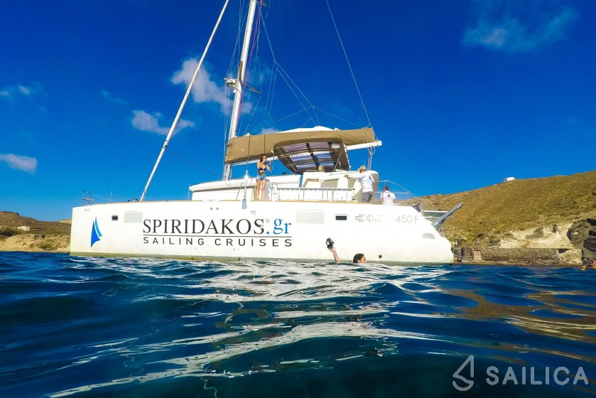 Lagoon 450  Flybridge - Yacht Charter Sailica