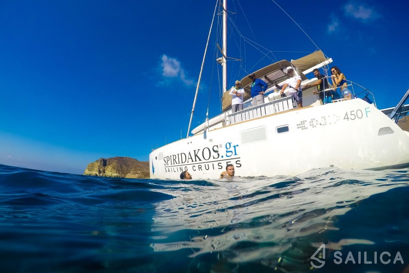 Lagoon 450  Flybridge - Yacht Charter Sailica