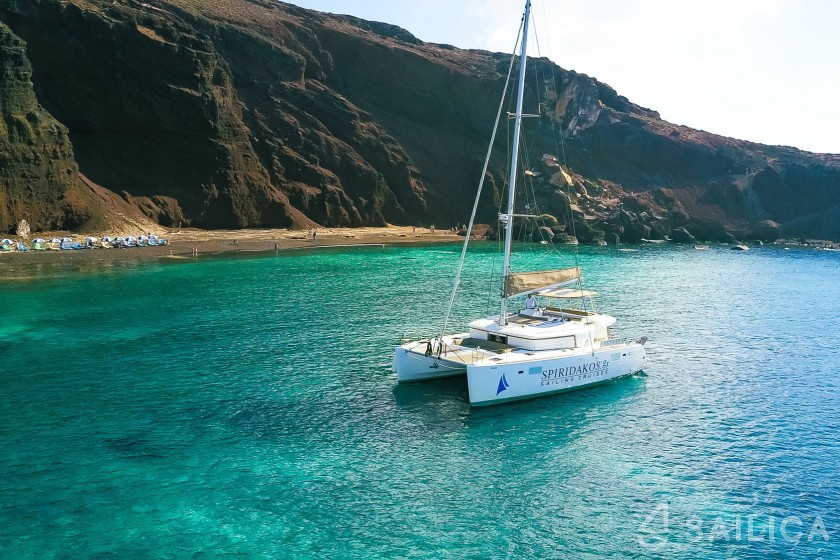 Lagoon 450  Flybridge - Yacht Charter Sailica