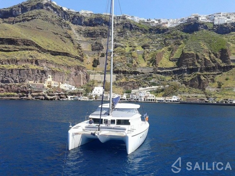 Lagoon 450  Flybridge - Yacht Charter Sailica