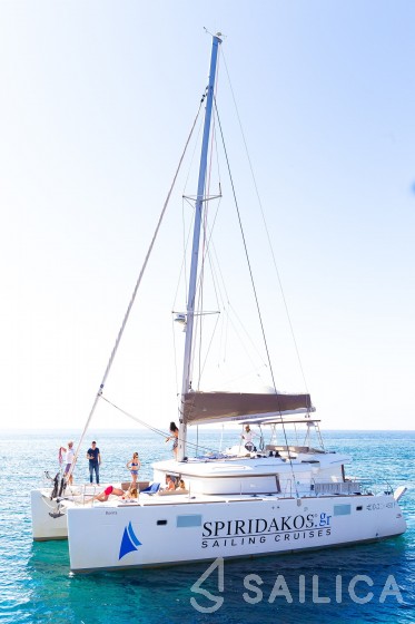 Lagoon 450  Flybridge - Yacht Charter Sailica