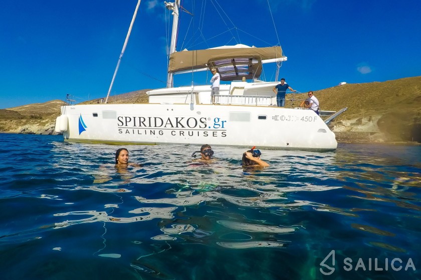 Lagoon 450  Flybridge - Yacht Charter Sailica