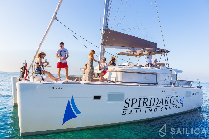 Lagoon 450  Flybridge - Yacht Charter Sailica