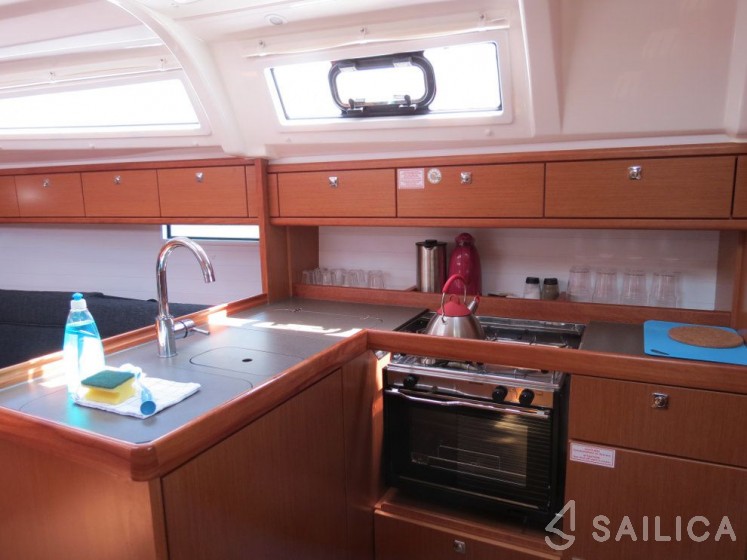 Bavaria 37 Cruiser - Yacht Charter Sailica
