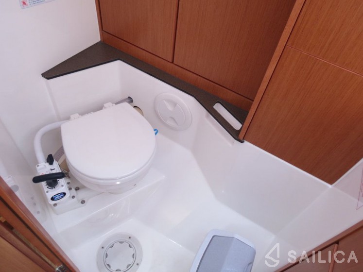 Bavaria 37 Cruiser - Yacht Charter Sailica