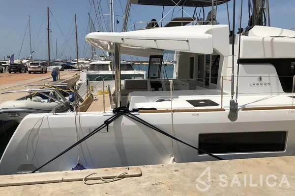 Lagoon 52F - Yacht Charter Sailica