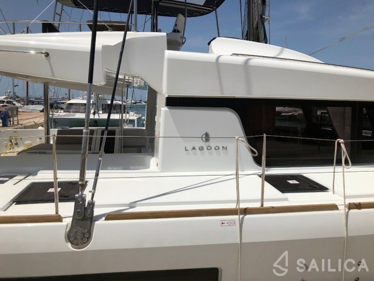 Lagoon 52F - Yacht Charter Sailica